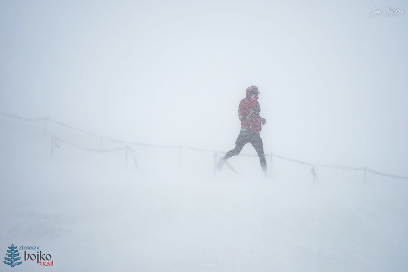 Runners during the winter Bojko Trail.